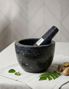 Ensemble mortier et pilon en granit noir professionnel de qualité supérieure par Sigma Exports pour les épices, les herbes, l'ail, utilisation en cuisine - Product Image 1
