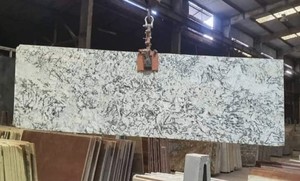 Dalles et carreaux en granit blanc Murphy |   Pierre naturelle de qualité supérieure pour cuisines, salles de bain, revêtements muraux et aménagements paysagers - Product Image 3