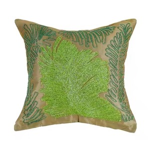 Collection de housses de coussin brodées de perles artistiques, housses de coussin décoratives faites à la main, style élégant - Product Image 4
