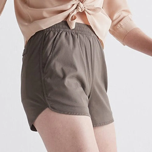 Shorts de sport légers de haute qualité pour femmes / Nouvelle arrivée, logo personnalisé imprimé, tailles plus grandes pour femmes - Product Image 1