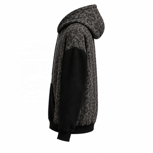 Sweat à capuche épais pour homme en coton tricoté 100 % avec empiècements contrastants, motif léopard, poche avant, personnalisable, hiver - Product Image 4