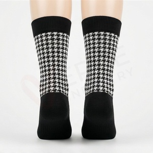 Chaussettes pour hommes, motif pied-de-poule, tricotées, respirantes, pour un usage quotidien en automne, style classique - Product Image 2