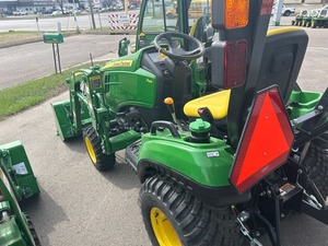Tracteur compact robuste 2025 1023E Z150011 Haute Performance Approvisionnement en gros - Product Image 3