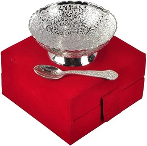 Plateau de service rond en métal martelé, finition or poli, fait main, design moderne et luxueux, idéal pour les desserts et les repas. - Product Image 3