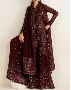 Conjunto de Kurta Recta Bordada en Color Crema para Mujer con Dupatta Estampada en Rojo y Pantalones - Product Image 4