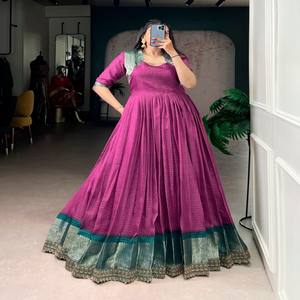 Vestido de Fiesta Étnico VASTRA COTTAGE Zari con Tejido de Hilo, Forro de Seda y Costuras de Lona para Mujer - Product Image 5