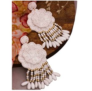 Boucles d'oreilles en perles florales blanches, boucles d'oreilles multi-perles personnalisées, bijoux de fête pour femmes au meilleur prix, boucles d'oreilles en perles - Product Image 1