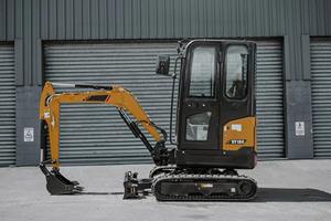 Durable Pre-Owned 3000kg Tracked Excavator with High Torque Diesel Engine and Steel Tracks for Industrial Trenching - Product Image 6