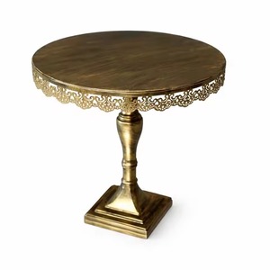 Support à gâteau en céramique à accents floraux, présentoir élégant pour desserts, idéal pour les fêtes à domicile et la décoration de table de mariage, vente en gros depuis l'Inde - Product Image 4