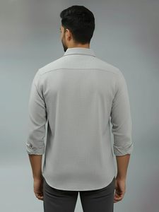 เสื้อเชิ้ตผ้าคอตตอนผสมวิดา โลก้า แบบสั่งทำจำนวนมากสำหรับผู้ชายและเด็กผู้ชาย เสื้อเชิ้ตแบบลำลองติดกระดุม สไตล์สมาร์ทแคชชวล ผู้ผลิตและจำหน่ายแบบ OEM - Product Image 3