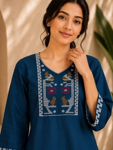Ensemble Kurti en coton brodé bleu pour femmes avec pantalon palazzo blanc, tenue décontractée ethnique, coupe ample, toutes saisons - Product Image 3