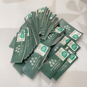 Étiquette tissée pliée personnalisée avec logo, matériel et instructions d'entretien | Étiquettes en tissu doux pour chemises, serviettes et vêtements - Product Image 2