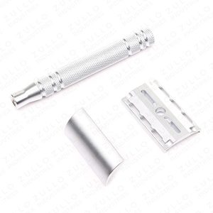 Maquinilla de Afeitar de Seguridad Premium Plateada con Cabezal de Latón y Mango Metálico para Hombre, con Opciones de Personalización de Marca - Product Image 3