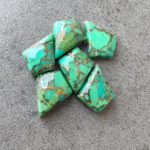Turquesa Verde Natural AAA+ en Forma de Cometa, Cabujón Calibrado, Gema para Joyería, Disponible en Todos los Tamaños - Product Image 5
