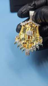 จี้พระนางฟ้าชุบทองคำขาวบนเงินแท้ 925 ประดับเพชรโมอิสซาไนต์ VVS สำหรับทุกเพศ - Product Image 3