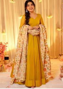 Offre Spéciale Haldi Day : Salwar Suit Designer Longue et Élégante, au Look Raffiné et Magnifique, Idéal pour les Mariées ou les Femmes, Collection Spéciale 2026 SIE - Product Image 3
