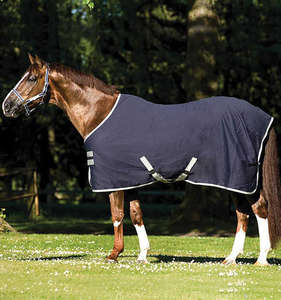 Couverture de cheval en coton respirant et imperméable, tissu léger et durable, sangles réglables pour un confort par tous les temps, séchage rapide - Product Image 1