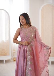 Traje Anarkali Rosa Bordado Hasta el Suelo, Vestido Tradicional Indio Pakistaní para Mujer, Atuendo de Boda, Vestido de Seda de Corte Holgado - Product Image 2