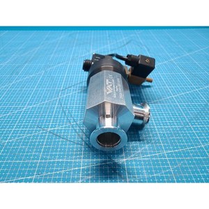 Válvula Angular Neumática con Fuelle VAT 26328-KA41-1001/0113 Usada Como Pieza de Repuesto para Equipos Legacy Semiconductor - Product Image 1