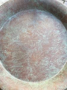 Bain d'oiseaux vintage en fer forgé verdigris, style antique, avec ornements d'oiseaux et base élégante en volutes - Product Image 5