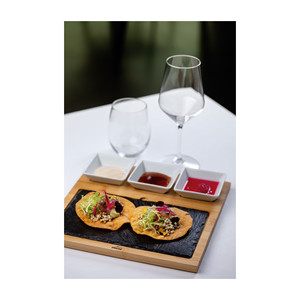 Tagliere in bambù con tre piatti in ceramica per servire bistecca e contorni - Product Image 3