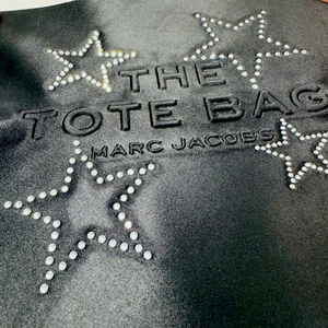 Écusson de vêtement personnalisé en PVC 3D Etiquette de transfert de chaleur en caoutchouc souple, silicone et TPU Fabrication OEM pour les vêtements de marque de mode en métal - Product Image 5