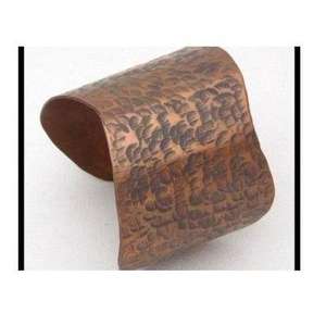 Bracelet ouvert ajustable de qualité supérieure fait main, bijoux en cuivre et laiton artisanaux avec gravure, cadeau pour hommes et femmes - Product Image 3