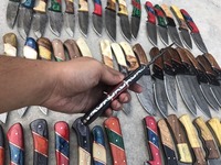 Lot de couteaux de chasse Damas mixtes avec étui – Livraison immédiate, stock disponible, vente en gros uniquement, option de sélection et d'assemblage de couteaux