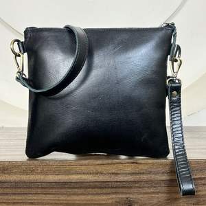 Bolso de Mano Mini Cruzado de Cuero Vacuno con Diseño Floral Vintage, Estilo Occidental, para Hombro o Muñeca, Venta al Por Mayor - Product Image 5