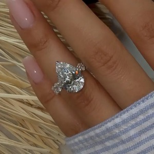 Bague de fiançailles en moissanite taille poire 5,0 carats en argent sterling 925 plaqué or blanc et jaune, couleur D, clarté VVS, pour femme - Product Image 4