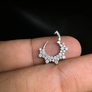 Anillo Minimalista de Diamante CVD para Septum con Diseño de Doble Halo y Calibre 16G - Product Image 1