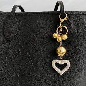 Porte-clés en cristal It Girl Glam Heart Bauble - Product Image 5