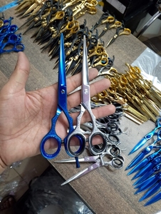 ชุดกรรไกรตัดแต่งและซอยผม 6 ชิ้น ทำจากเหล็กกล้าไร้สนิมเกรดผ่าตัด คมพิเศษ ใช้ซ้ำได้ ออกแบบมาเพื่อการตัดแต่งอย่างแม่นยำด้วยมือ - Product Image 3