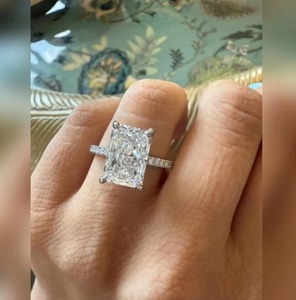 Bague de luxe en diamant de laboratoire taille radiant pour femme, en argent sterling, pour fiançailles, mariage, anniversaire, bijou fin moderne, cadeau - Product Image 4