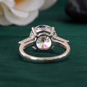 Bague classique en or blanc 14 carats à trois pierres, baguette conique, 5,00 carats, diamant de laboratoire certifié VVS-VS, pour femme, fiançailles - Product Image 4