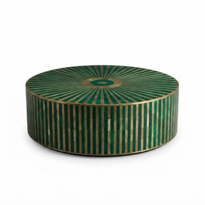 Mesa de Centro de Lujo con Incrustaciones de Hueso Verde Sunburst, Mesa Redonda Hecha a Mano con Mosaico y Base de Latón para Sala de Estar - Product Image 1