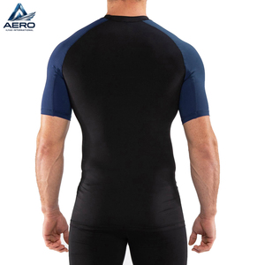 T-shirts de compression respirants à manches courtes pour hommes, fabriqués au Pakistan, de qualité supérieure, en noir, vêtements de fitness, rashguard - Product Image 2