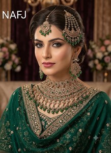 Nouvel ensemble de bijoux ethniques de mariée de haute qualité, dernier cri, plaqué or et rhodium, avec collier Maang Tikka et boucles d'oreilles, zircon vert, tendance - Product Image 3