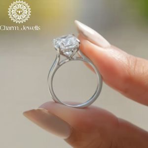 Bague de fiançailles Charm_Jewells en moissanite taille coussin, or massif 18 carats, sertissage à griffes, style classique pour femme - Product Image 6