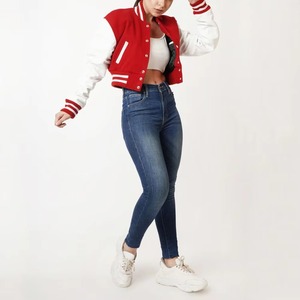 Veste universitaire pour femme personnalisée en usine avec boutons-pression, manches en cuir véritable, manteau en laine style Letterman, vêtement décontracté streetwear haut de gamme - Product Image 4