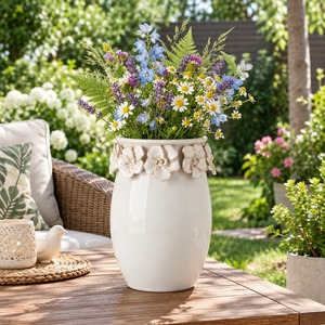 Jarrón de Cerámica Blanco con Relieve Floral, Estilo Bohemio, Decoración de Mesa, Soporte para Arreglos Florales Hecho a Mano - Product Image 2