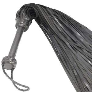 Flogger de piel de oveja con hebilla de acero de 2.5 cm de ancho, estampado por transferencia térmica con diseño de aguja, agarre cómodo y tiras largas y fluidas. - Product Image 3