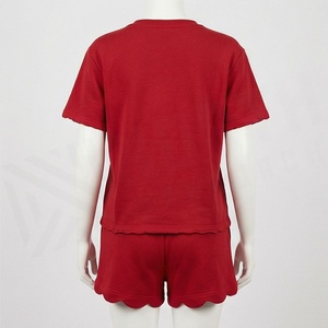 Ensemble décontracté tricoté 2 pièces rouge pour femme : T-shirt à manches courtes et short au-dessus du genou à ourlet festonné, coupe ample, printemps-été - Product Image 2