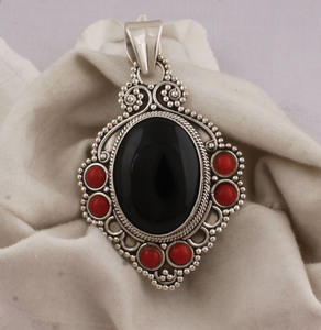 Colgante Vintage de Plata de Ley 925 con Ónix Negro y Coral, Colgante de Coral Rojo Natural y Gema Negra, Hecho a Mano, Estilo Antiguo, Venta al por Mayor - Product Image 1