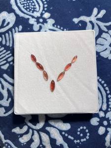 Cabujón de labradorita andesina roja natural con forma de marquesa - Product Image 3