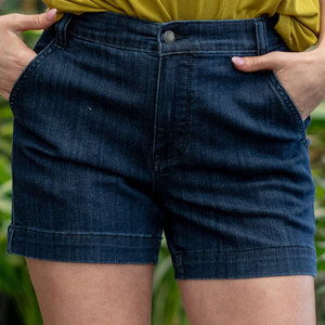 ลุคเรียบง่ายสดใส พร้อมสัมผัสระบายอากาศได้ดี เหมาะสำหรับแฟชั่นฤดูร้อน ใช้ได้กับการสวมใส่กลางแจ้ง กางเกงขาสั้น Ava - Product Image 3