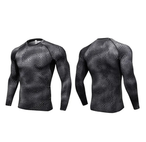 Vente en gros de rash guards personnalisés à séchage rapide, protection solaire UPF50, anti-bactériens, 100% polyester, pour adultes, hommes, été - Product Image 2