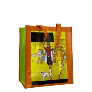 Bolsa de Mano Personalizada de Alta Calidad Fabricada en Vietnam, Hecha de Material No Tejido Reciclado de Botellas de Plástico, con Asas de Cinta de Polipropileno - Product Image 4