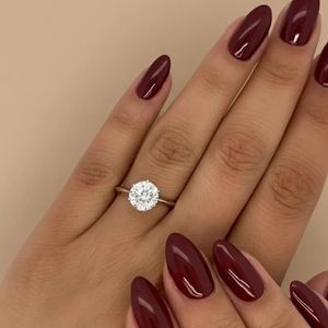 Anillo de Compromiso Solitario Clásico de Oro de 18K y Plata de Ley 925 con Diamante Cultivado en Laboratorio de Corte Redondo de 6 Puntas - Product Image 1