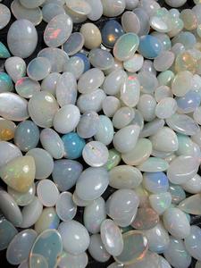 Opales d'Éthiopie blanches naturelles, cabochons taillés coussin et poire, polis, 100% naturels, avec jeu de couleurs, en vrac pour la fabrication de bijoux - Product Image 3